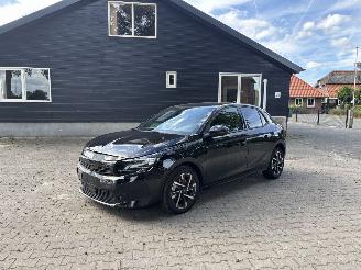 Schadeauto Opel Corsa GS SPORT 100 PK NAVI CLIMA CAMERA VIRT DASH LED B.J 2024 2024/3
