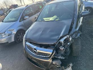 damaged passenger cars Opel Zafira  2010/10