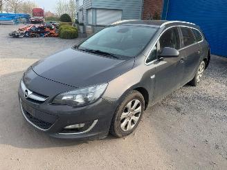 uszkodzony samochody osobowe Opel Astra J  COSMO 2014/1