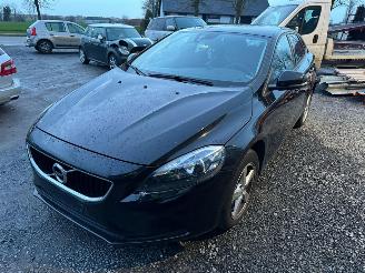 Vaurioauto  passenger cars Volvo V-40  2017/2