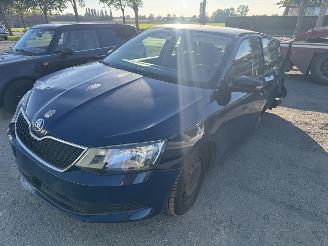 damaged passenger cars Skoda Fabia  2017/10
