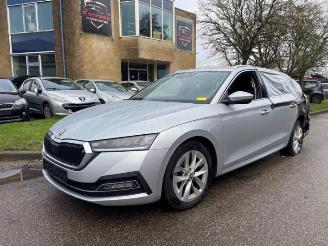 Autoverwertung Skoda Octavia Octavia Combi (NXAC), Combi 5-drs, 2019 1.0 TSI e-TEC 12V 2021/1