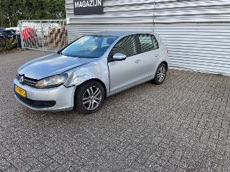 Vaurioauto  passenger cars Volkswagen Golf 1.4 TSI 122 16V Hatchback  Benzine 1.390cc 90kW (122pk) FWD 2010/2