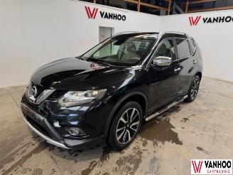 damaged passenger cars Nissan X-Trail  2017/1