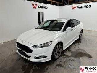 damaged passenger cars Ford Mondeo  2017/1