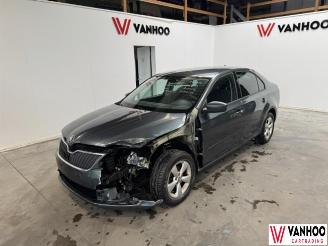 uszkodzony samochody osobowe Skoda Rapid  2015/1