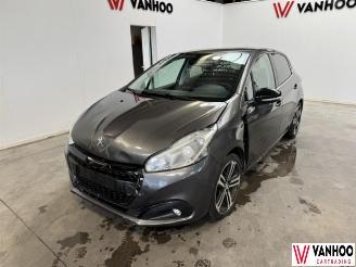 Damaged car Peugeot 208  2019/5