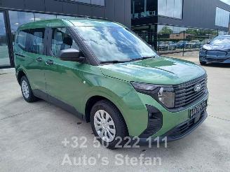 krockskadad bil auto Ford Tourneo COURIER TREND 2026/3