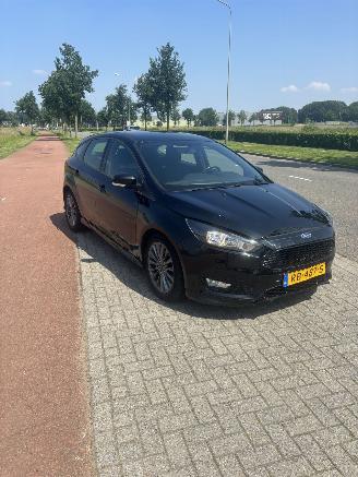 skadebil auto Ford Focus ST-LINE 2017/10