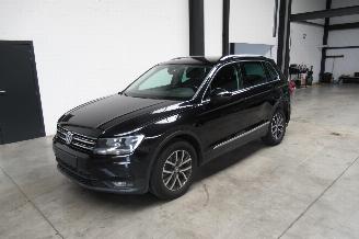 krockskadad bil auto Volkswagen Tiguan COMFORTLINE 2019/5