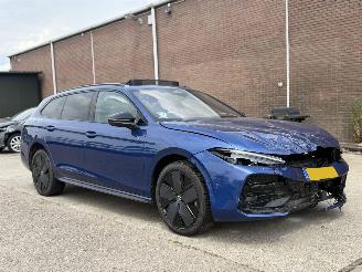 Schadeauto Volkswagen Passat 1.5 eHybrid R LINE 2025/1