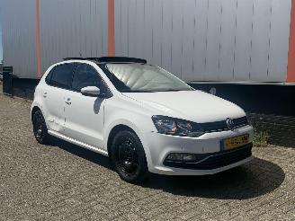 Schadeauto Volkswagen Polo 1.2 TSI PANORAMADAK 2014/1