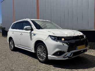 Schadeauto Mitsubishi Outlander 2.5 PHEV Intense + 2020/1