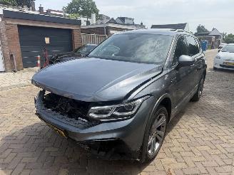 damaged passenger cars Volkswagen Tiguan 1.5 TSI R-Line 7 PERS NAP 2021/1