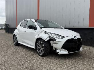 Unfallwagen Toyota Yaris 1.5 Hybrid glasdak automaat 2022/1