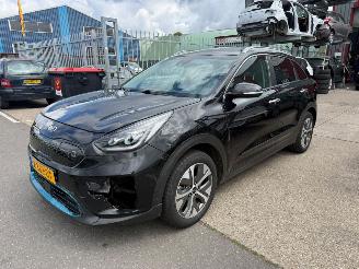 Schadeauto Kia e-Niro 64 KWH DYNAMICLINE / OPENDAK 2020/6