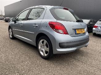 Voiture accidenté Peugeot 207 1.6 5drs 2009/10