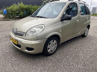 Coche accidentado Toyota Yaris 1.3 Aut. 2003/10