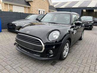 Unfallwagen Mini One 75KW Essential Trim Navi 2021/3