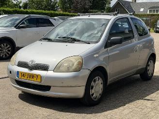 skadebil auto Toyota Yaris 1.3 16v VVT ( INRUIL VERKREGEN ) 2000/1