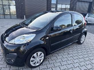 Avarii autoturisme Peugeot 107 1.0 ACTIVE AIRCO RIJDBARE SCHADE! BOUWJAAR 2013  1600 EURO 2013/1