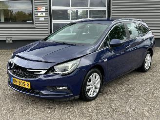 Voiture accidenté Opel Astra SPORTS TOURER 1.0 BUSINESS+ 2016/9