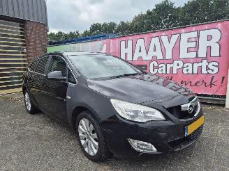 skadebil auto Opel Astra 1.4 cosmo sports tourer 2011/6