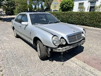 Salvage car Mercedes E-klasse E (W210) 300D 1997/9