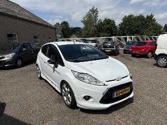 uszkodzony samochody osobowe Ford Fiesta 1.25 Ghia 2011/6