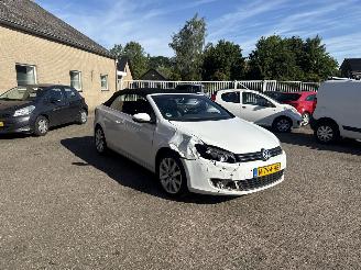 Voiture accidenté Volkswagen Golf 2.0 TDI Bluemotion CABRIO 2012/3