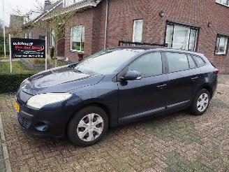damaged passenger cars Renault Mégane 1.5 DCI Dynamique 2010/6