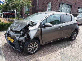 Voiture accidenté Toyota Yaris 1.5 VVT-i Dynamic 2019/10