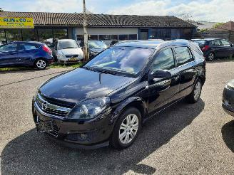 damaged passenger cars Opel Astra 1.9dti 2005/1