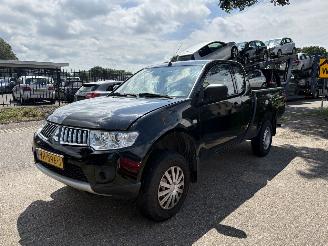 Avarii auto utilitare Mitsubishi L-200 4x4 2.5 DI-D Club Cab Invite 4X4 MOTORSCHADE !!!! 2014/3