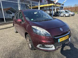 damaged passenger cars Renault Scenic 1.2 TCE COLLECTION 2013/1