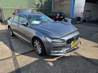 damaged passenger cars Volvo S-90 2.0 T4 Bussines Luxury 2020/8
