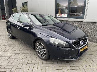 Unfallwagen Volvo V-40 2.0 D2 Summum Business 2015/8