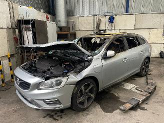 Auto da rottamare Volvo V-60 V60 I (FW/GW) Combi 2.4 D6 20V AWD Twin Engine Plug-in Hybrid (D97PHEV=
(Euro 6)) [206kW]  (03-2015/05-2018) 2015/12