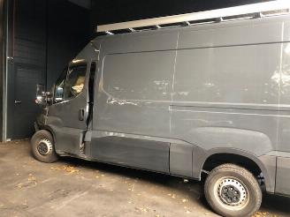 Uttjänta bilar auto Iveco Daily 115kw - 2300cc - diesel 2017/6