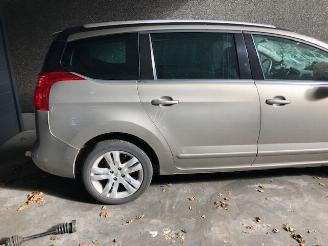 demontáž osobní automobily Peugeot 5008 1600cc - diesel - 82kw 2011/11