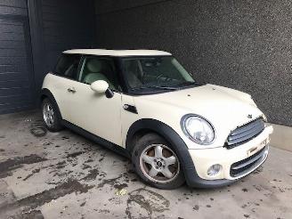 Salvage car Mini Cooper (R56) Hatchback 2006 / 2013 1.6 Cooper D 16V Hatchback  Diesel 1.598cc 82kW (111pk) FWD 2011/1