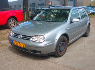 damaged passenger cars Volkswagen Golf  2003/1