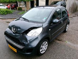 Damaged car Peugeot 107 1.0-12V XS 2011/8
