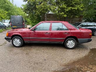 Uttjänta bilar auto Mercedes 200-serie 230 E 1986/1